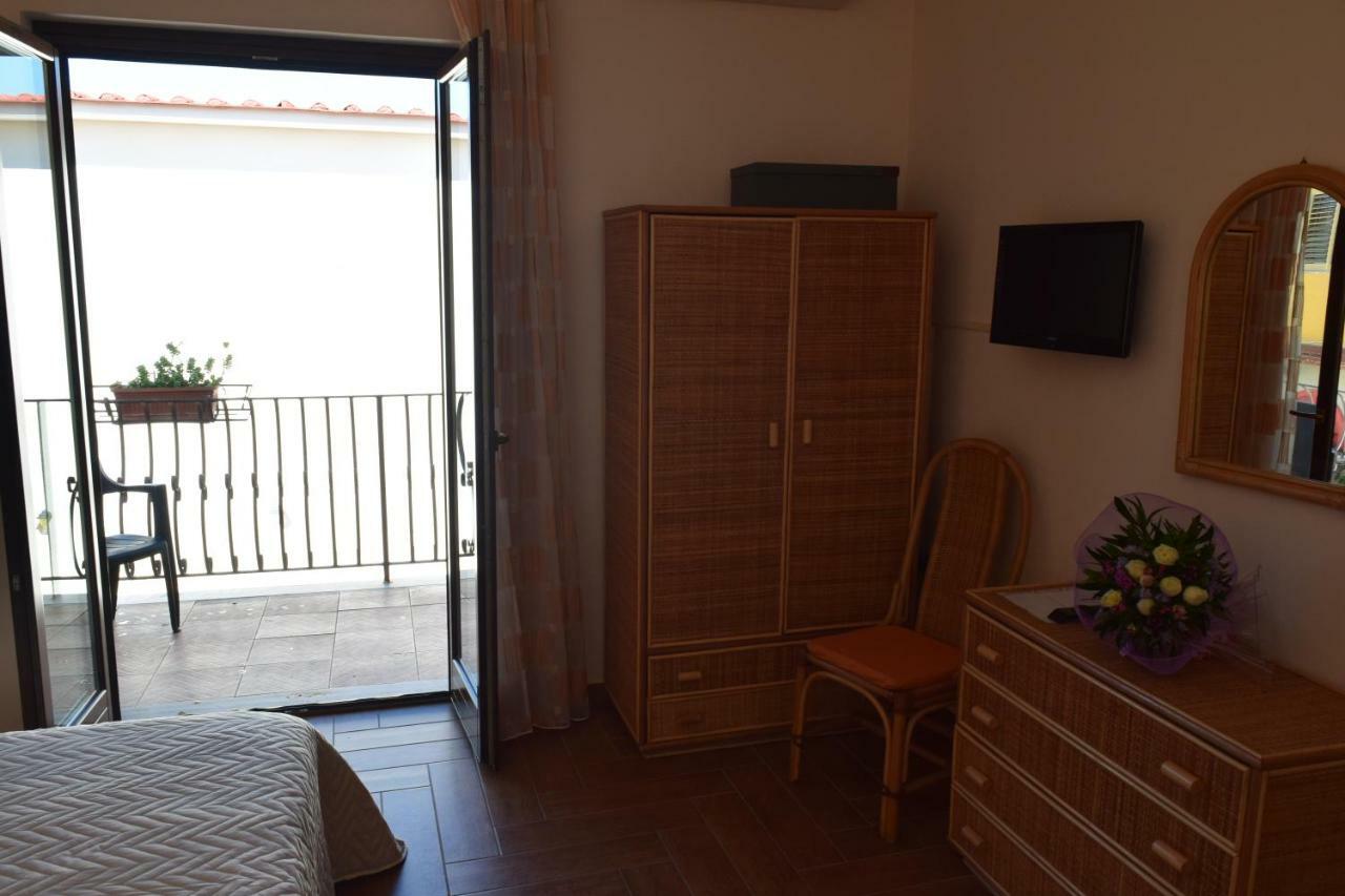 Bed &Breakfast Pinetamare Bed & Breakfast Castel Volturno Exterior foto