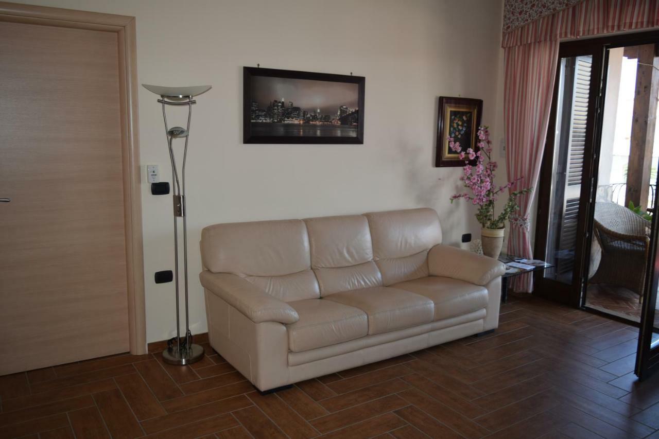 Bed &Breakfast Pinetamare Bed & Breakfast Castel Volturno Exterior foto