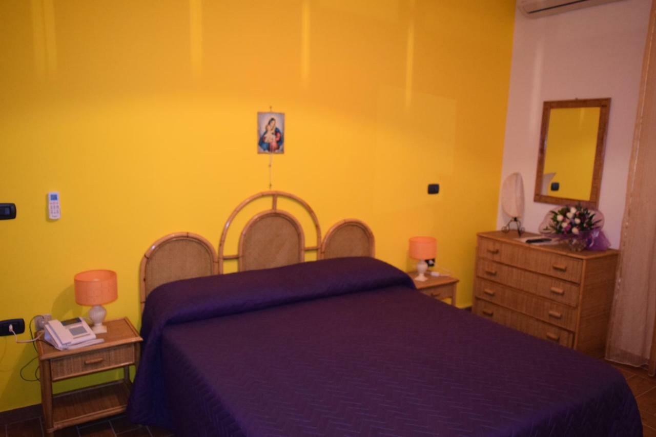 Bed &Breakfast Pinetamare Bed & Breakfast Castel Volturno Exterior foto