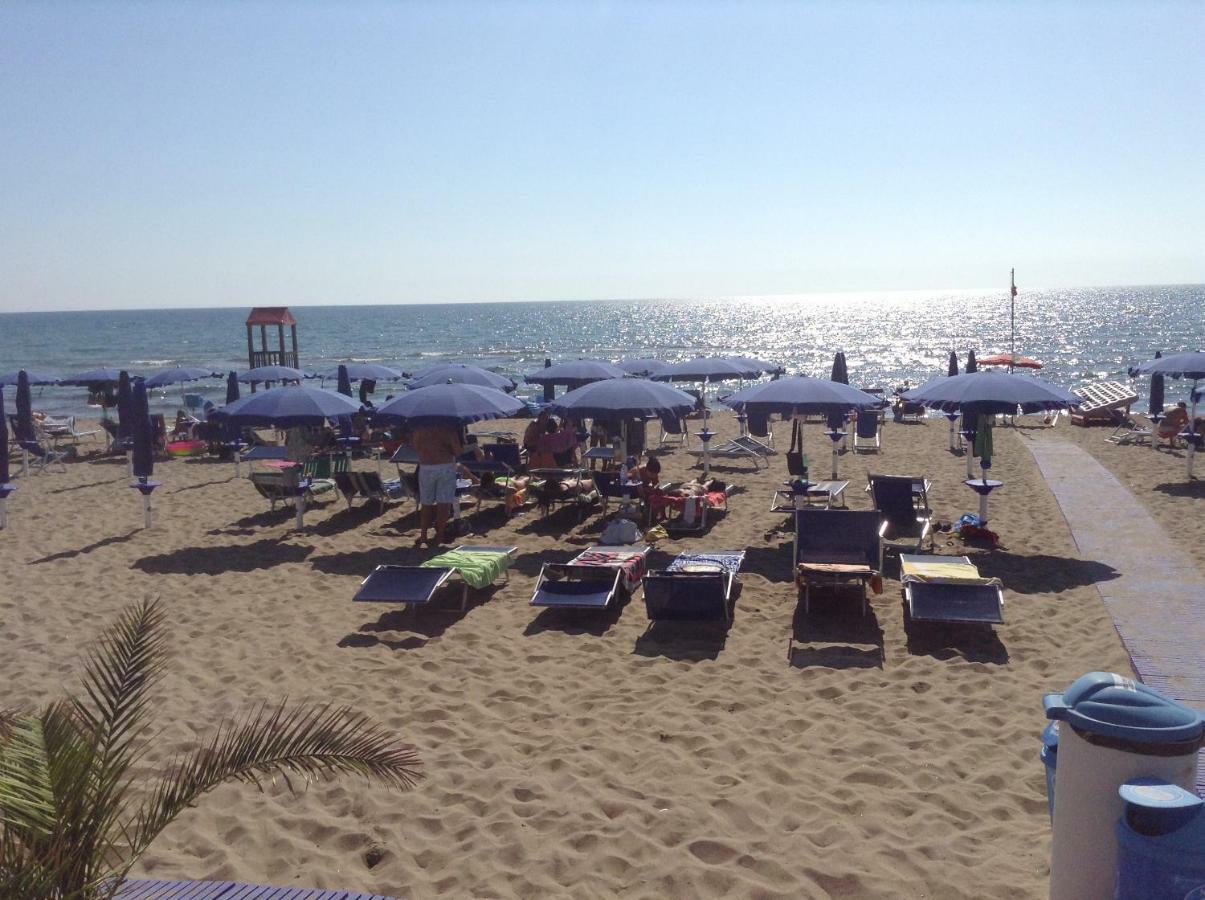 Bed &Breakfast Pinetamare Bed & Breakfast Castel Volturno Exterior foto